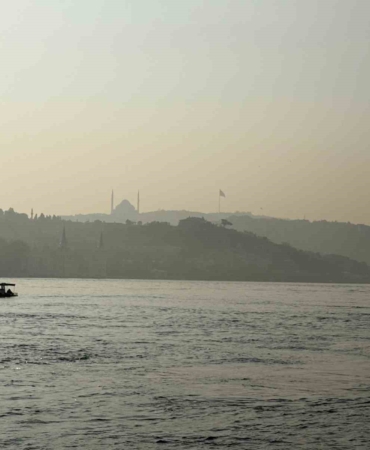istanbulda-sis-bogaz-cevresinde-etkili-oluyor-YQ4KnOmN.jpg