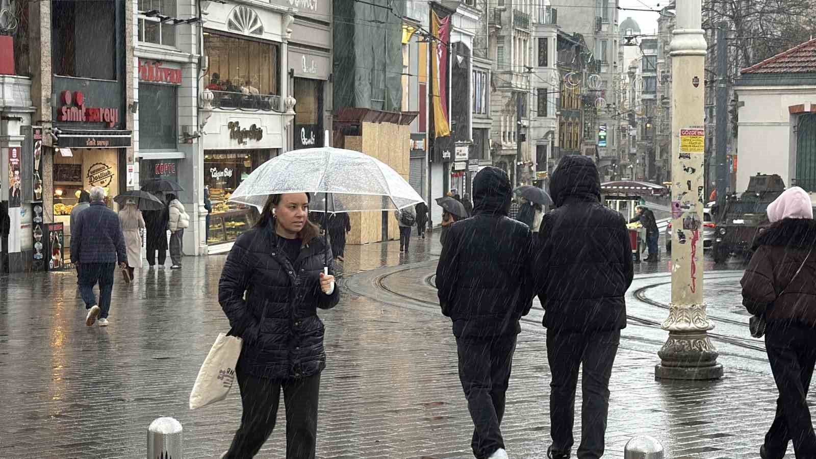 istanbulda soguk hava ve yagmur etkili oluyor 0 keFvJHts