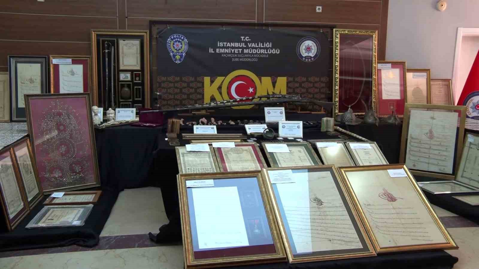 İstanbul’da tarihi eser kaçakçılığına darbe: Osmanlı Dönemine ait kalkan ve miğfer grubu ve binlerce eser ele geçirildi 4 istanbulda tarihi eser kacakciligina darbe osmanli donemine ait kalkan ve migfer grubu ve binlerce Ch422WuB