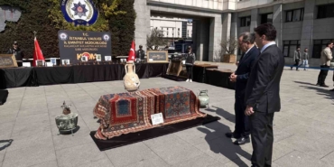 istanbulda-tarihi-eser-operasyonu-yesarizade-kazasker-mustafa-izzet-efendinin-yaptigi-tablo-da-ele-gecirildi-wqWLgGBK.jpg