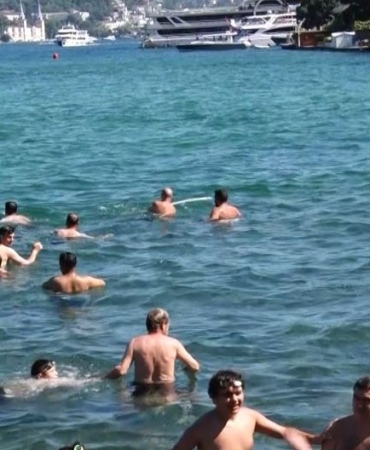 istanbulda-termometreler-36-dereceyi-gosterdi-sicaktan-bunalan-vatandaslar-sahillere-akin-etti-dEeIIbZz.jpg