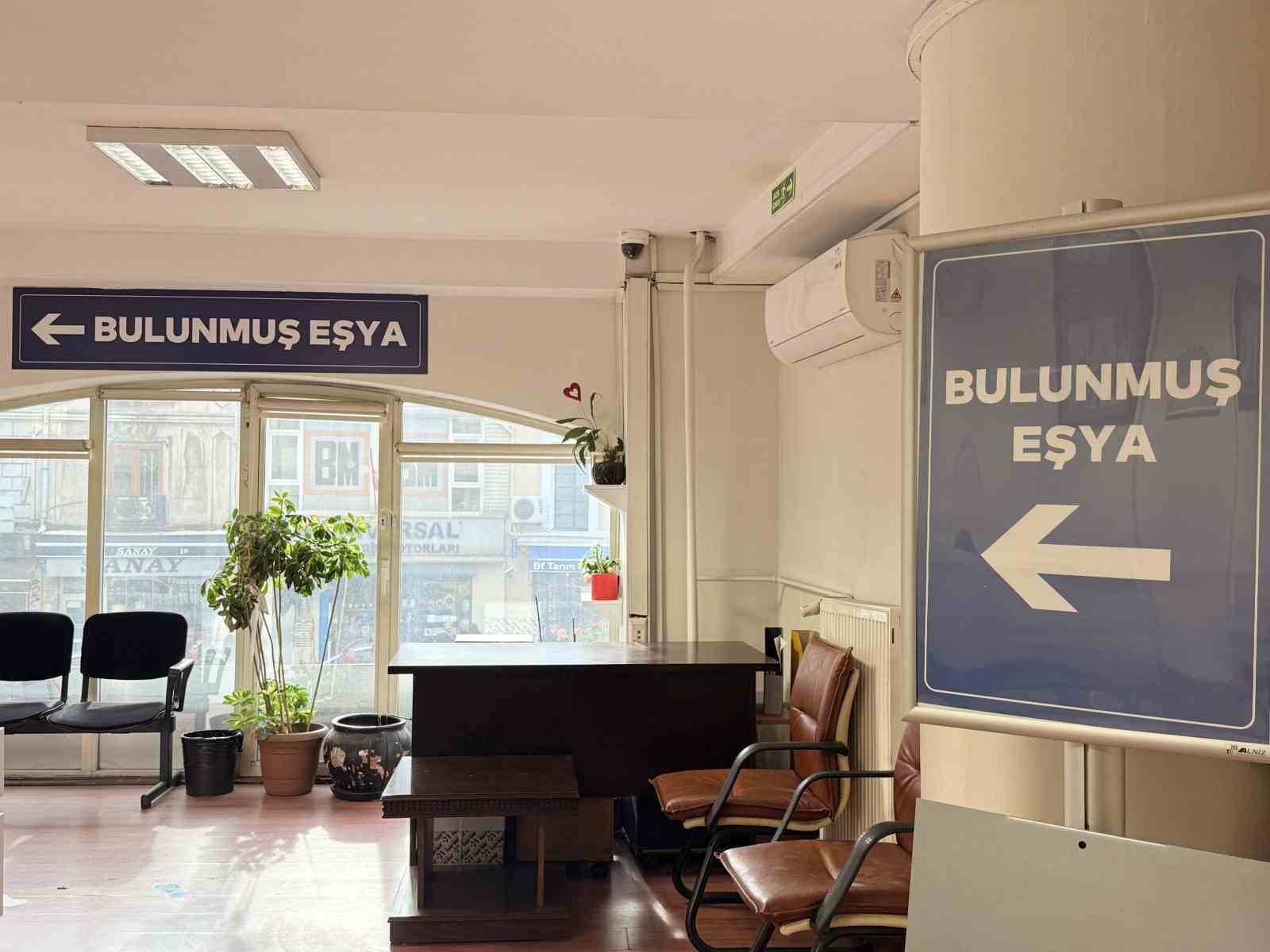 istanbulda toplu tasimada unutulan esyalar arasinda bisiklet merdiven utu bile var 1 sEaZWYBw