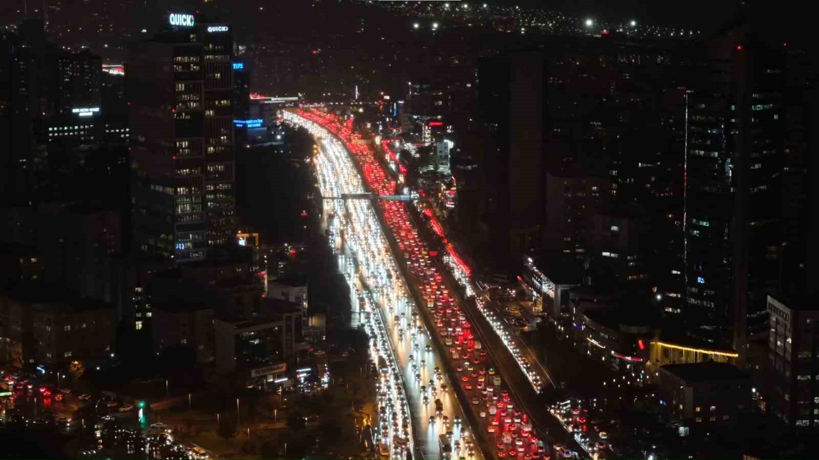 istanbulda trafik durma noktasina geldi yagmurun etkisi ile yogunluk yuzde 90a ulasti 4 Sjdjsjw9