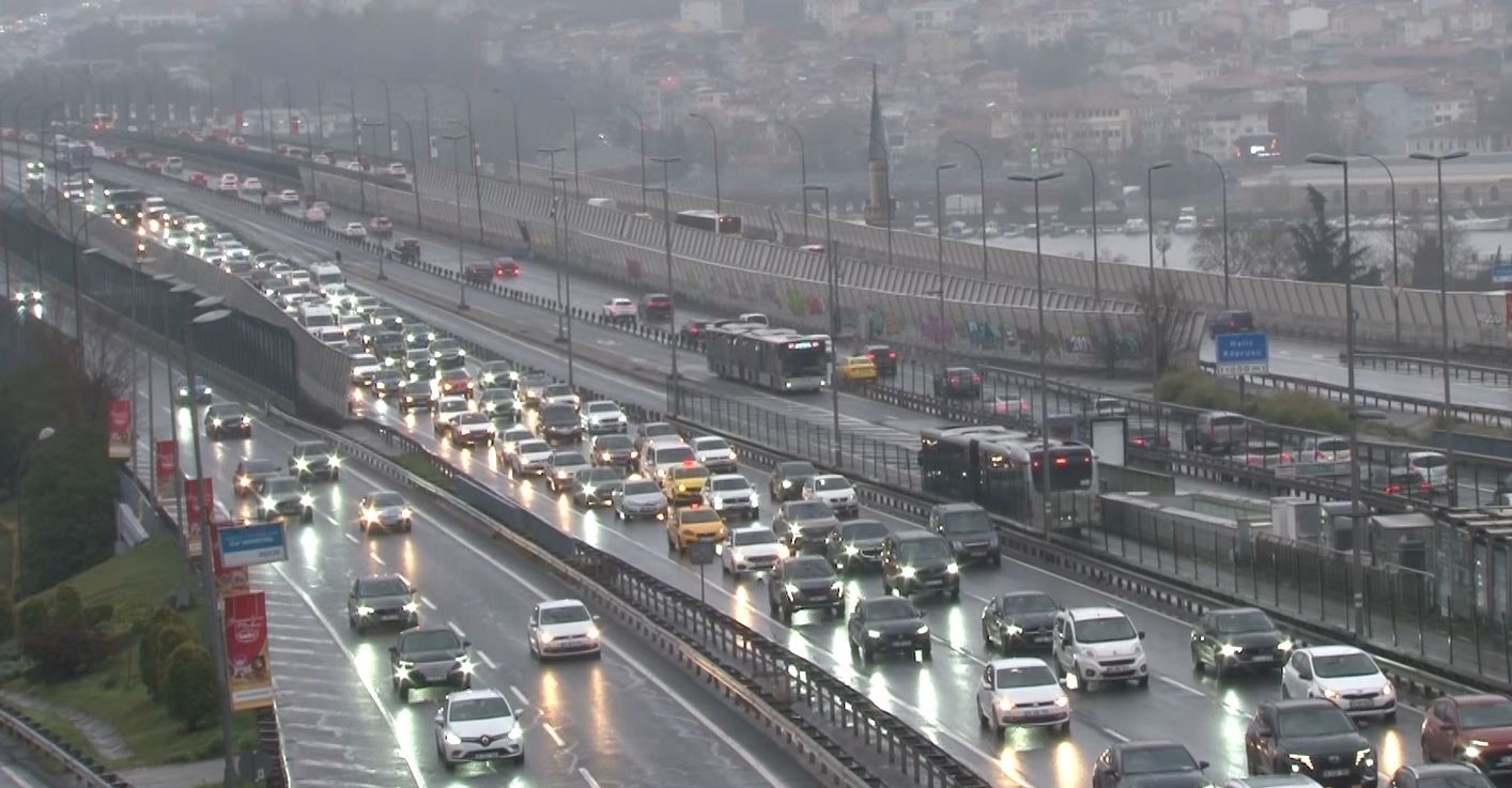 istanbulda trafik yogunlugu yuzde 60a ulasti 0 ORnce6zc