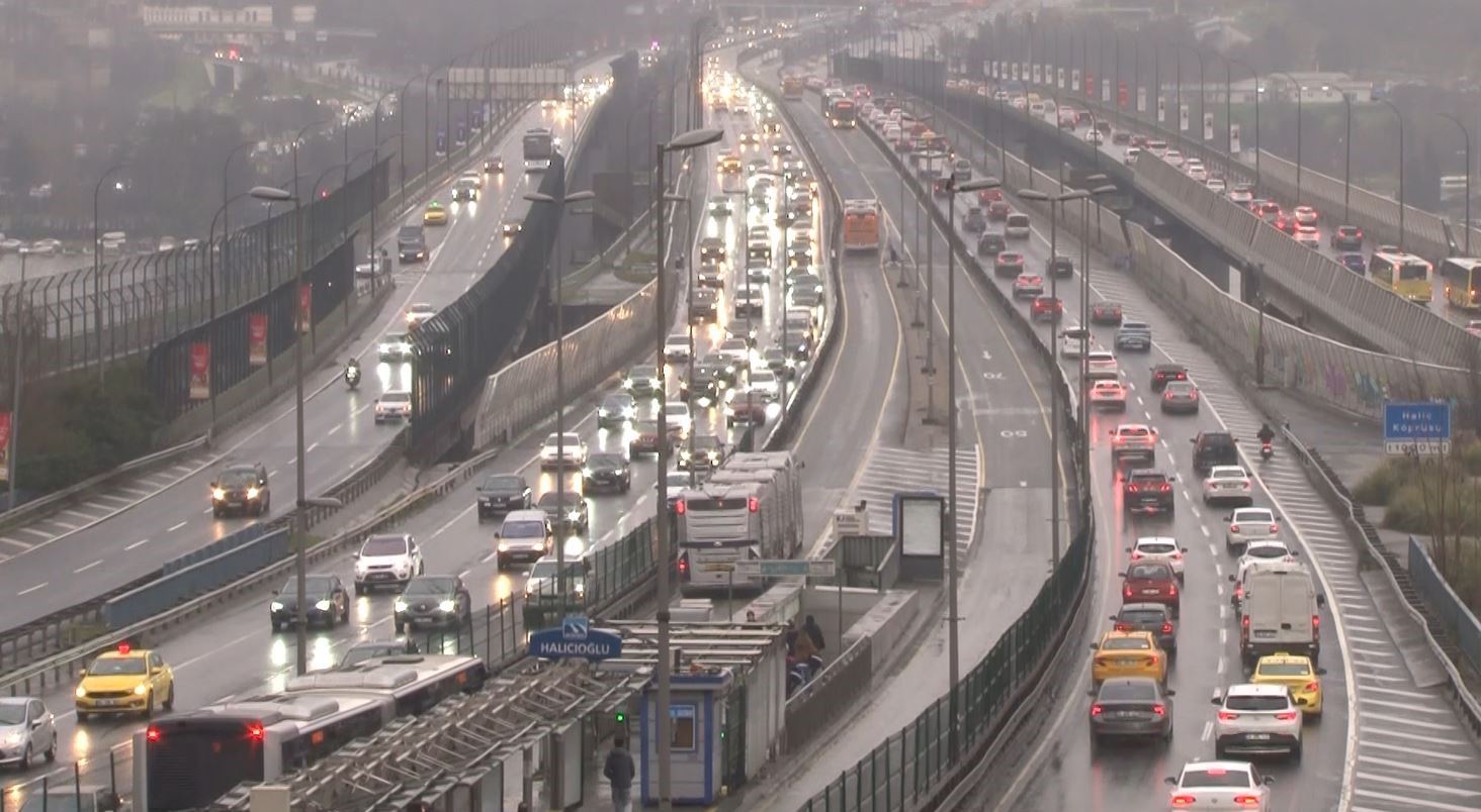 istanbulda trafik yogunlugu yuzde 60a ulasti 2 yNKKghTM