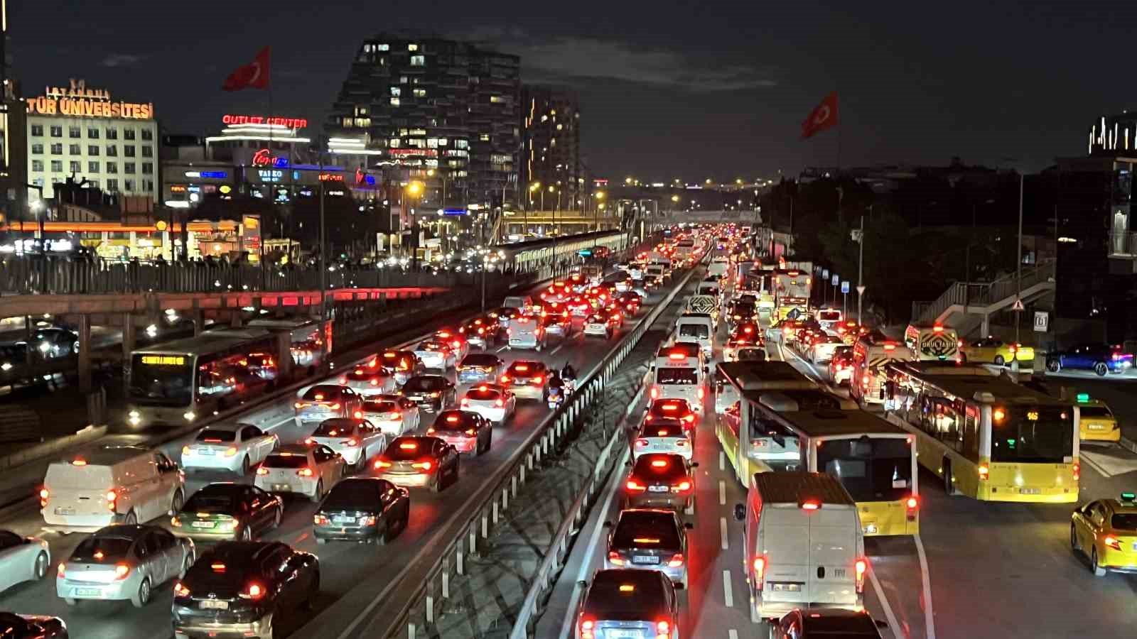 istanbulda trafik yogunlugu yuzde 78e ulasti 0 R2nQkFQS
