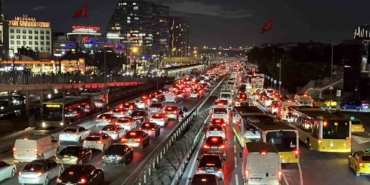 istanbulda-trafik-yogunlugu-yuzde-78e-ulasti-N3dtbbia.jpg