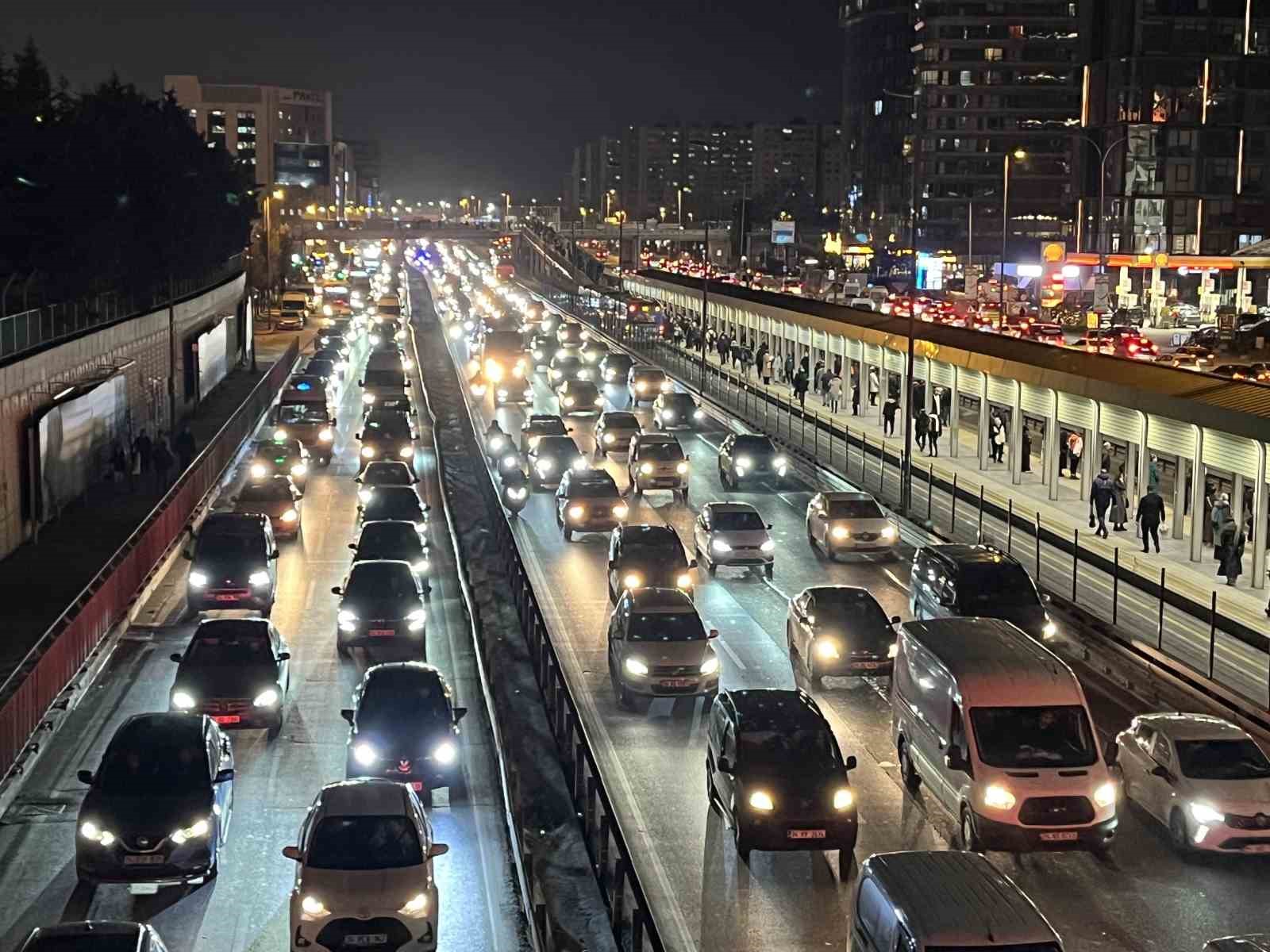 istanbulda trafik yogunlugu yuzde 81e cikti 2