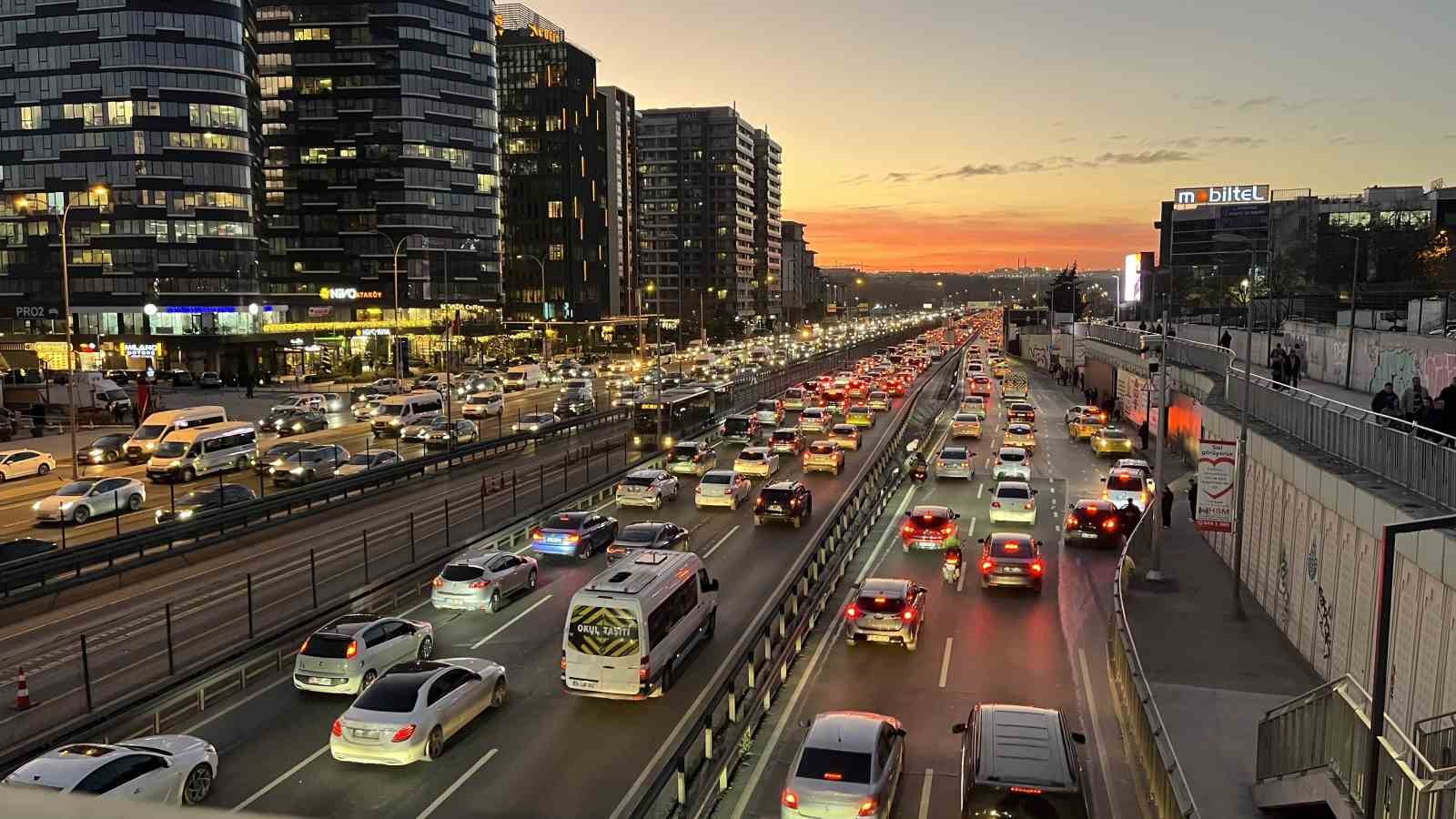 istanbulda trafik yogunlugu yuzde 81e ulasti 1