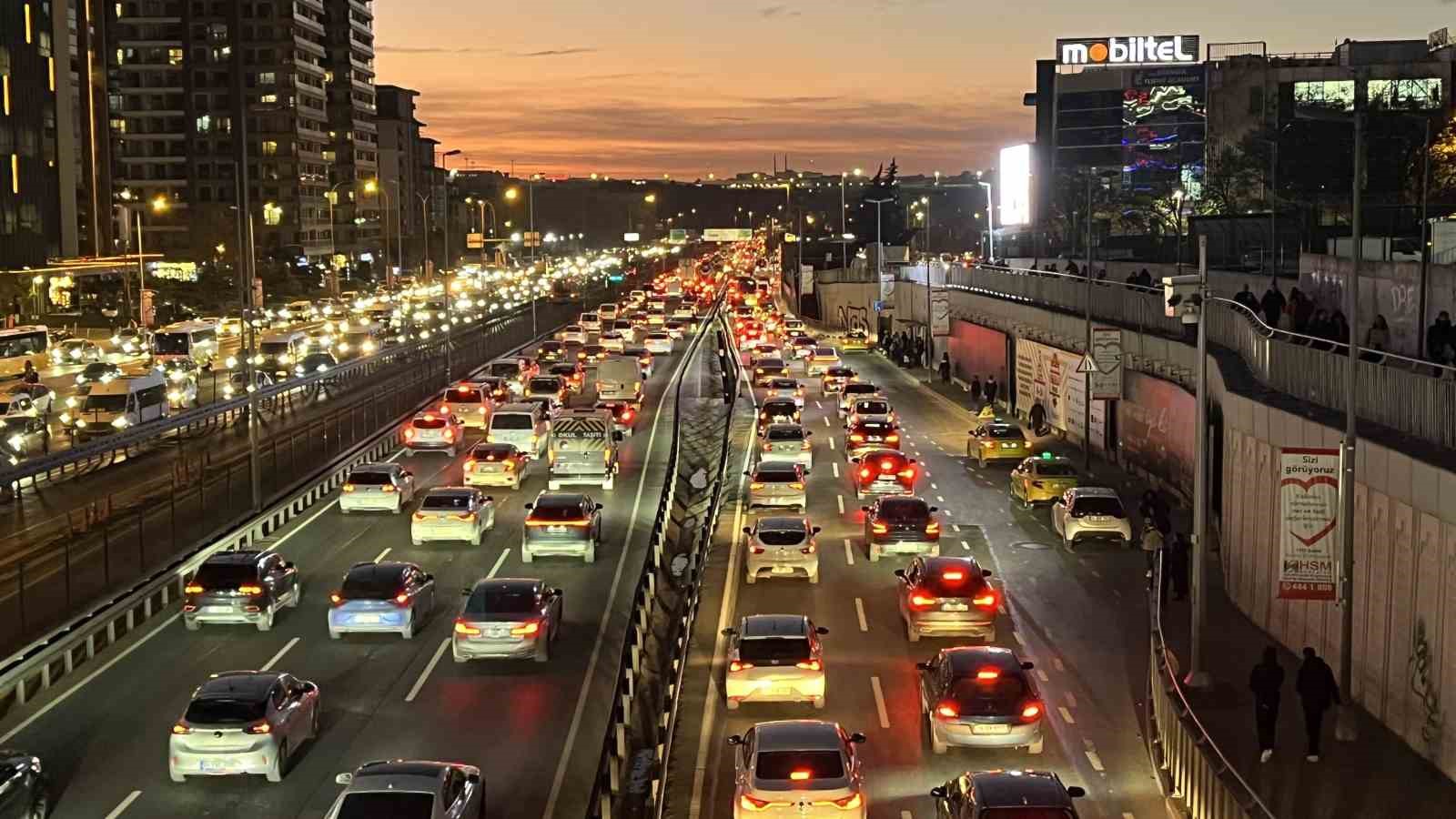 istanbulda trafik yogunlugu yuzde 81e ulasti 2