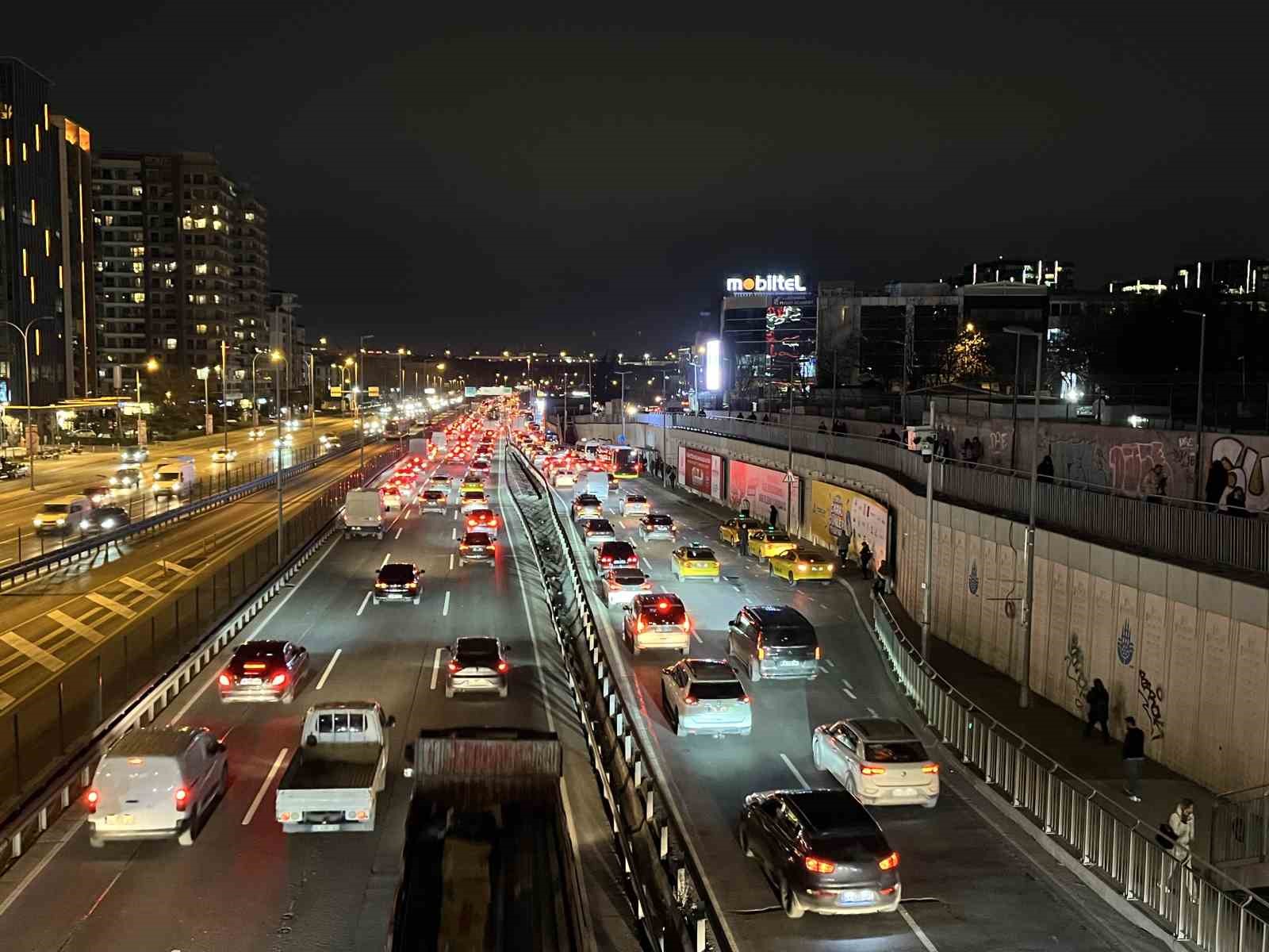 istanbulda trafik yogunlugu yuzde 83e ulasti 1 EZiTC2nh