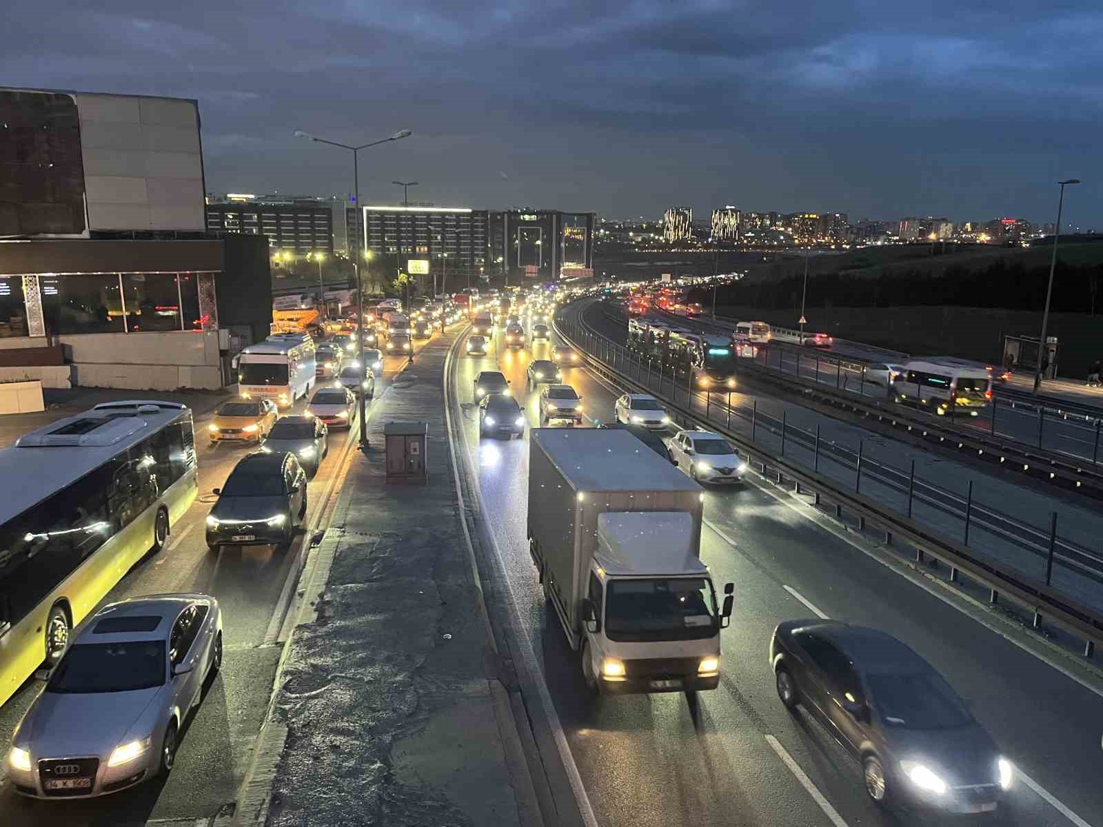 istanbulda trafik yogunlugu yuzde 83e ulasti 2 53WLNOqp