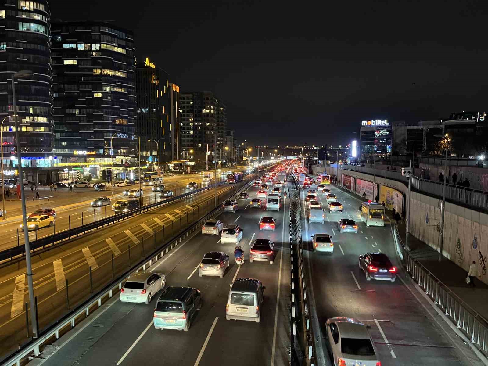 istanbulda trafik yogunlugu yuzde 83e ulasti 3 y1ad1Xs3