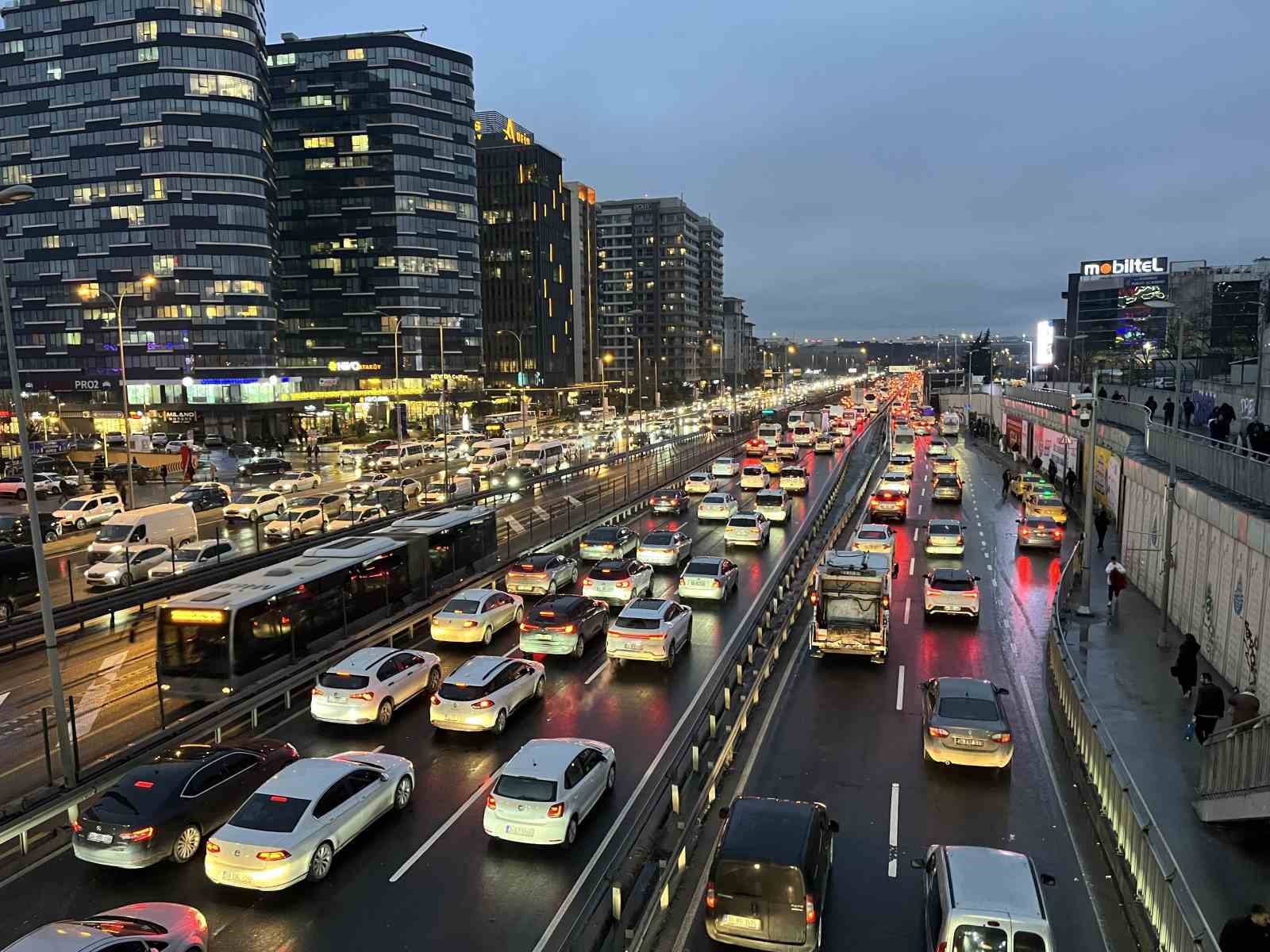 istanbulda trafik yogunlugu yuzde 87e ulasti 1 Bilf9whL