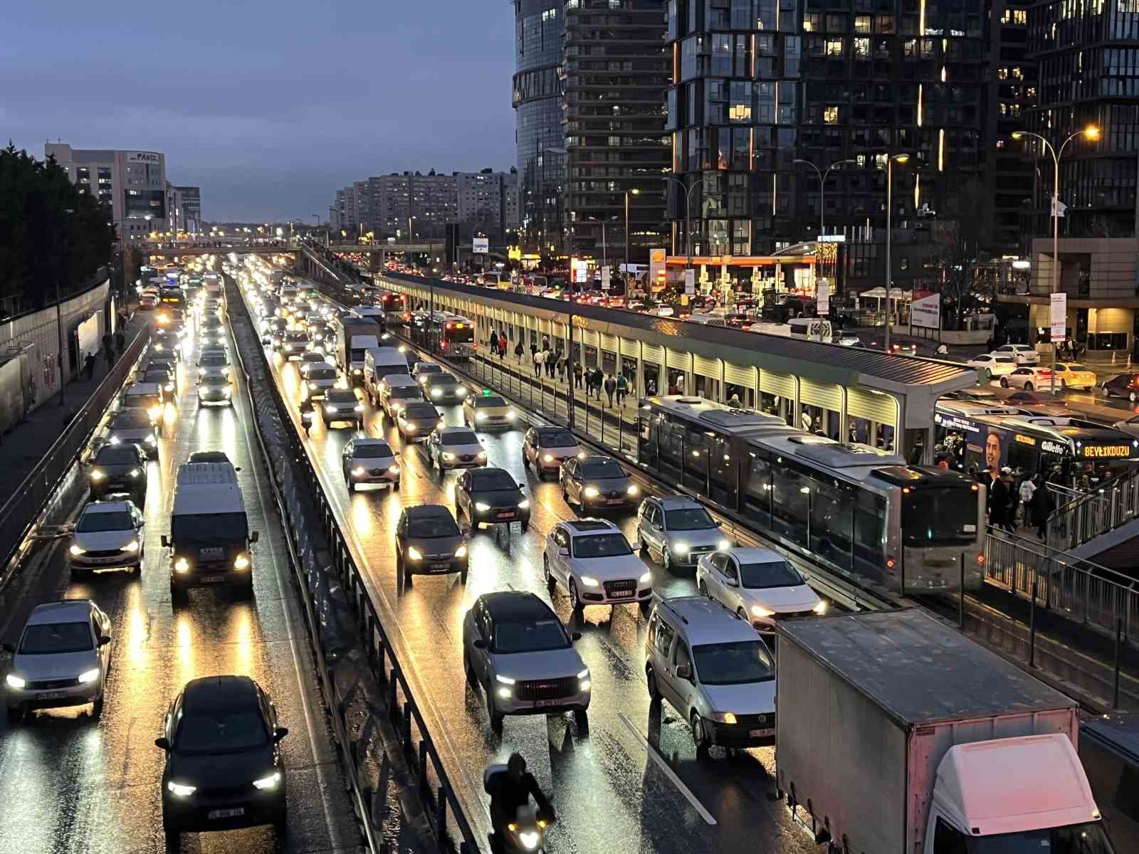 istanbulda trafik yogunlugu yuzde 87e ulasti 3 rN1VXT45