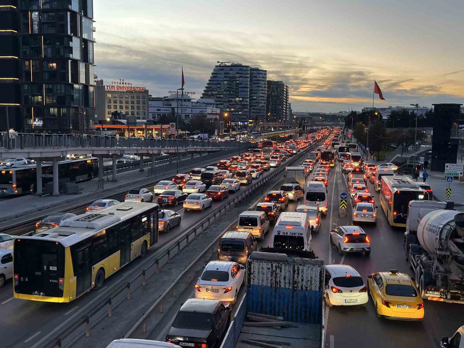istanbulda trafik yogunlugu yuzde 89a ulasti 0 2SQ6N6Es