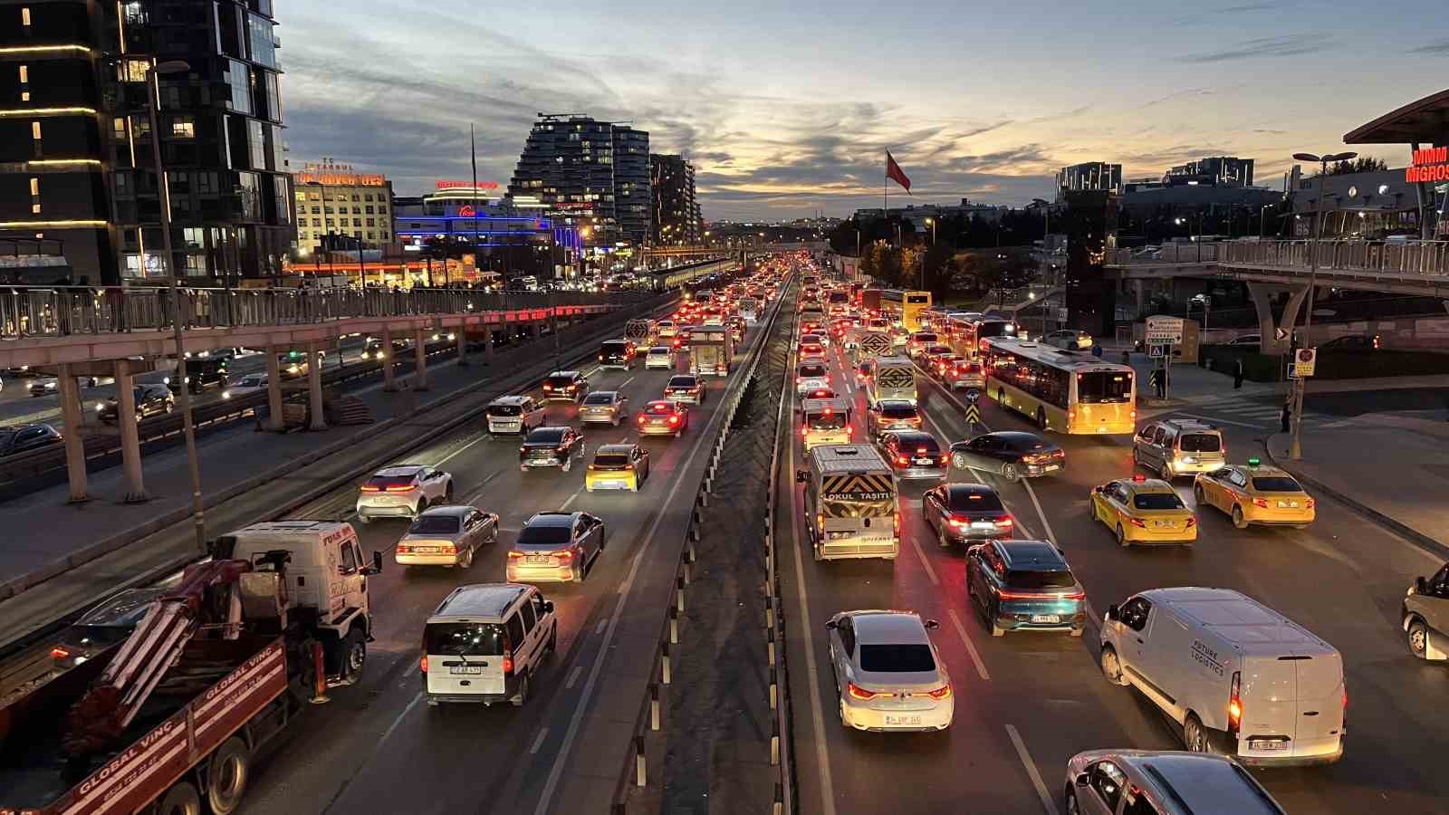 istanbulda trafik yogunlugu yuzde 89a ulasti 2 fE6zSzOj