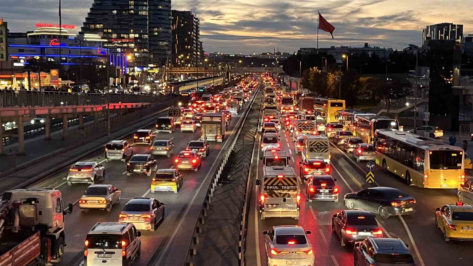 istanbulda trafik yogunlugu yuzde 89a ulasti 3 FAFVzj61