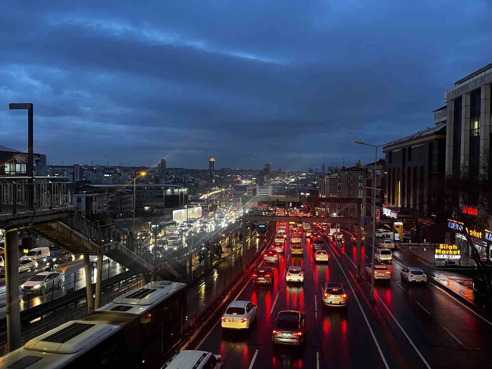 istanbulda trafik yogunlugu yuzde 90a ulasti 0