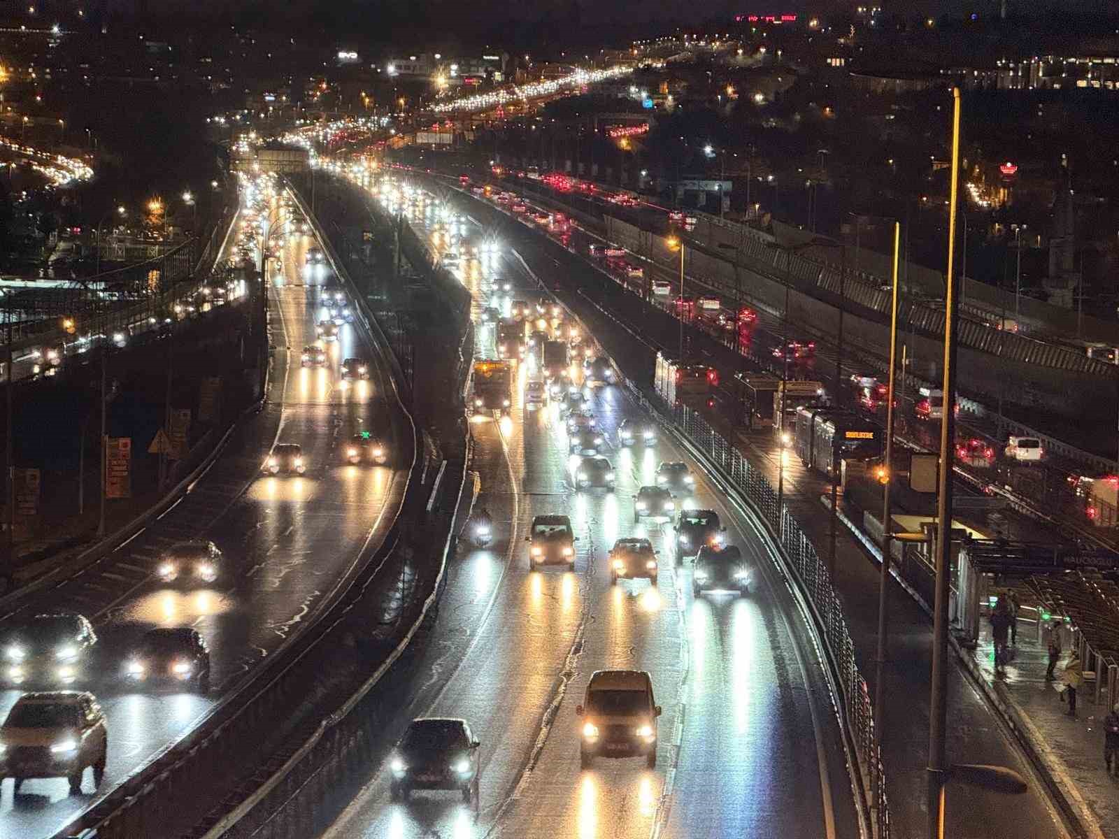 istanbulda trafik yogunlugu yuzde 90a ulasti 1 EPzk54pA