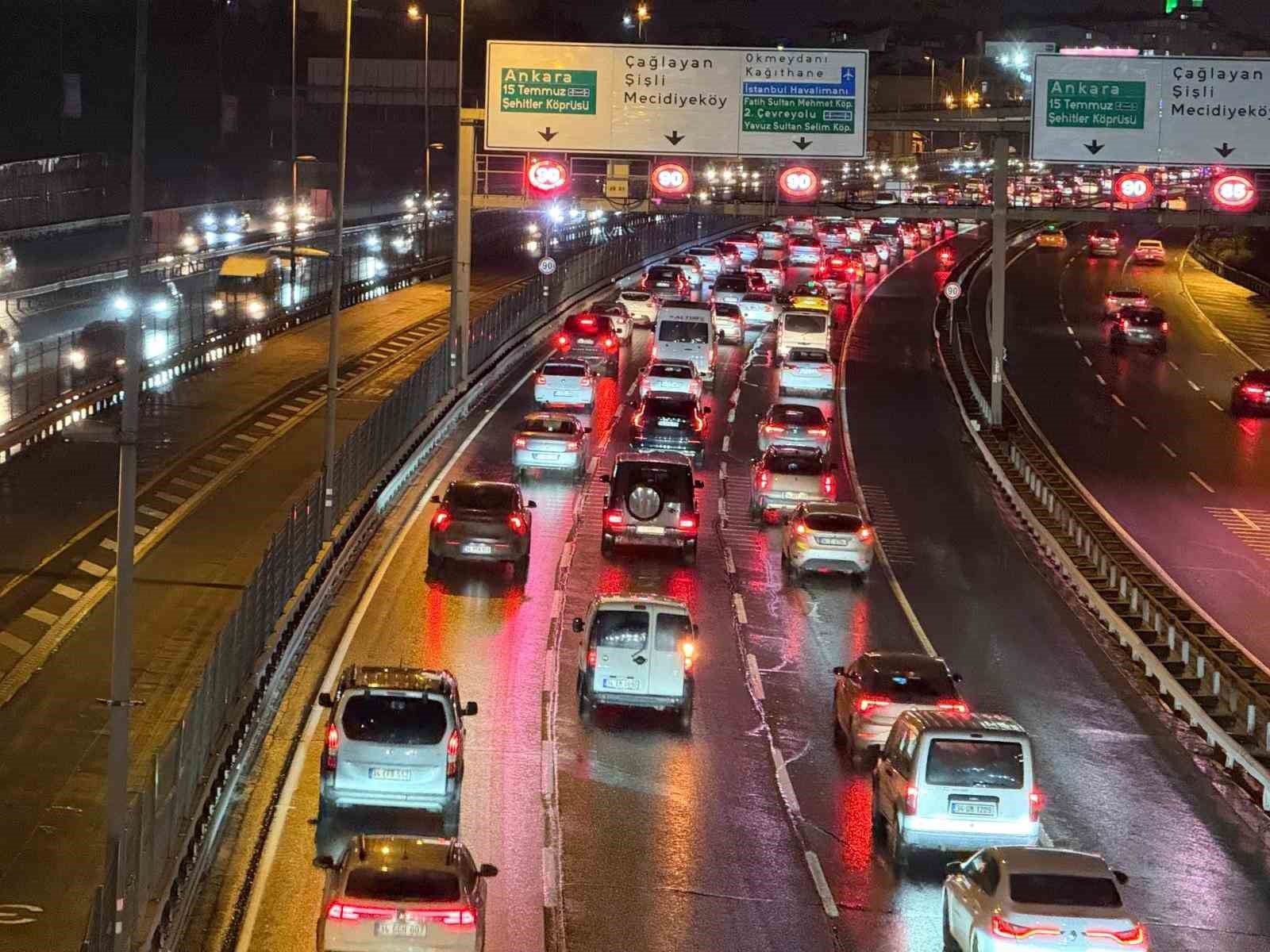 istanbulda trafik yogunlugu yuzde 90a ulasti 2 l6SCjdps
