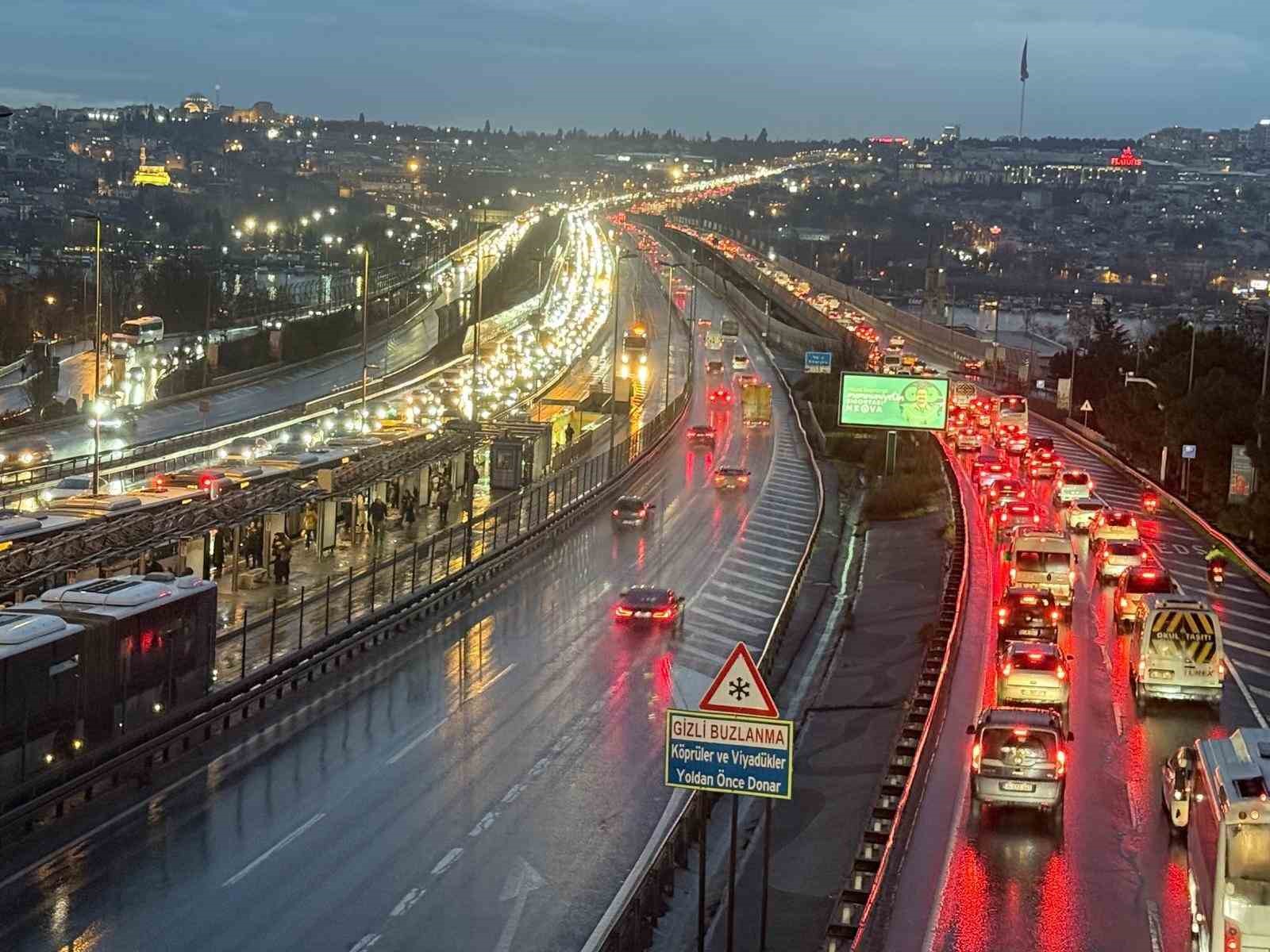 istanbulda trafik yogunlugu yuzde 90a yaklasti 2 9GuLbpVi