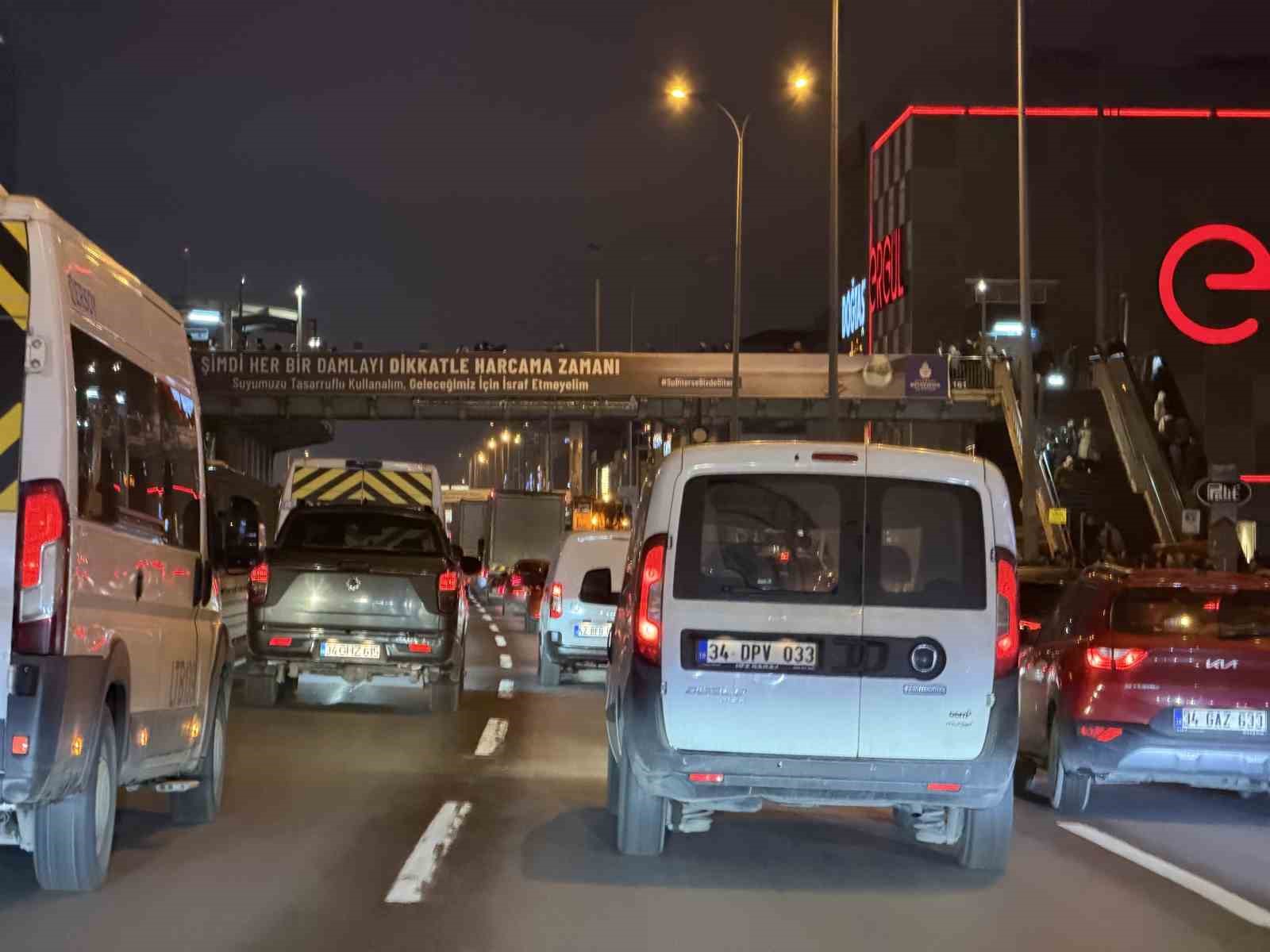 istanbulda trafik yuzde 90a ulasti agir vasitalar dikkat cekti 2