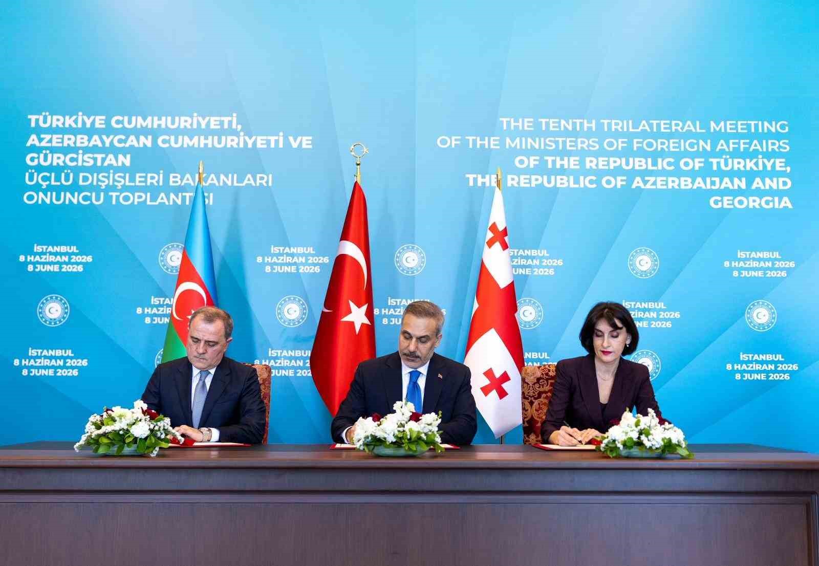 İstanbul’da Türkiye-Azerbaycan-Gürcistan arasında İstanbul Bildirisi imzalandı 4 istanbulda turkiye azerbaycan gurcistan arasinda istanbul bildirisi imzalandi 0 Rh3TtlL8