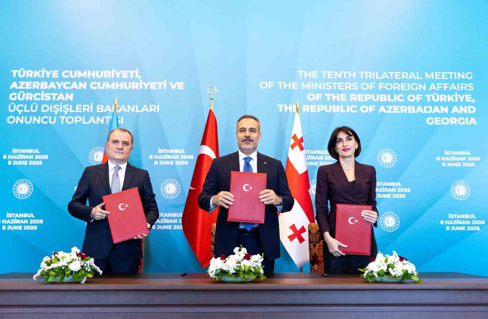 İstanbul’da Türkiye-Azerbaycan-Gürcistan arasında İstanbul Bildirisi imzalandı 5 istanbulda turkiye azerbaycan gurcistan arasinda istanbul bildirisi imzalandi 1 tWHNfWfq