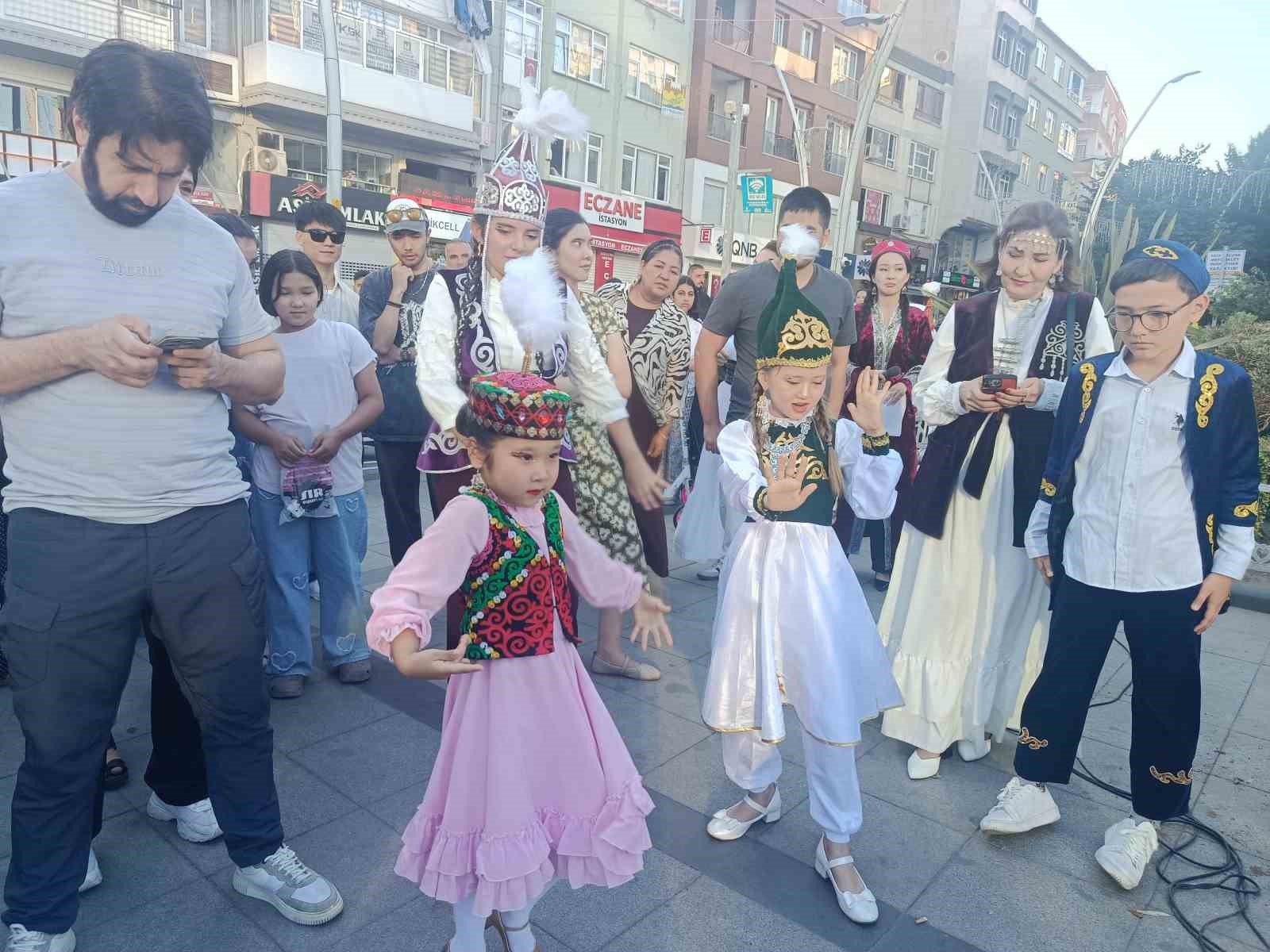 İstanbul’da "Ulusal Dombra Günü" etkinliği düzenlendi 5 istanbulda ulusal dombra gunu etkinligi duzenlendi 1