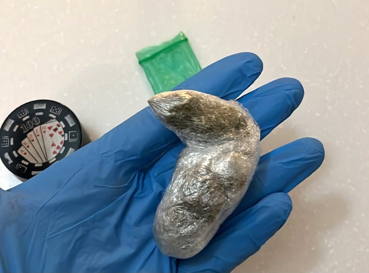İstanbul’da ünlülere uyuşturucu operasyonunda 8,43 gram esrar ele geçirildi 5 istanbulda unlulere uyusturucu operasyonunda 843 gram esrar ele gecirildi 1