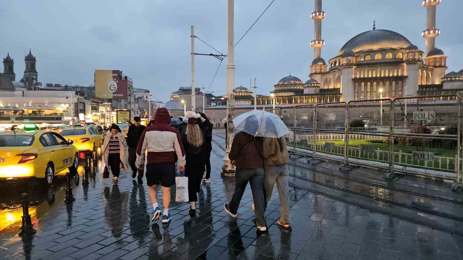 istanbulda uyarilarin ardindan saganak yagis basladi 0 3wvlVWMY