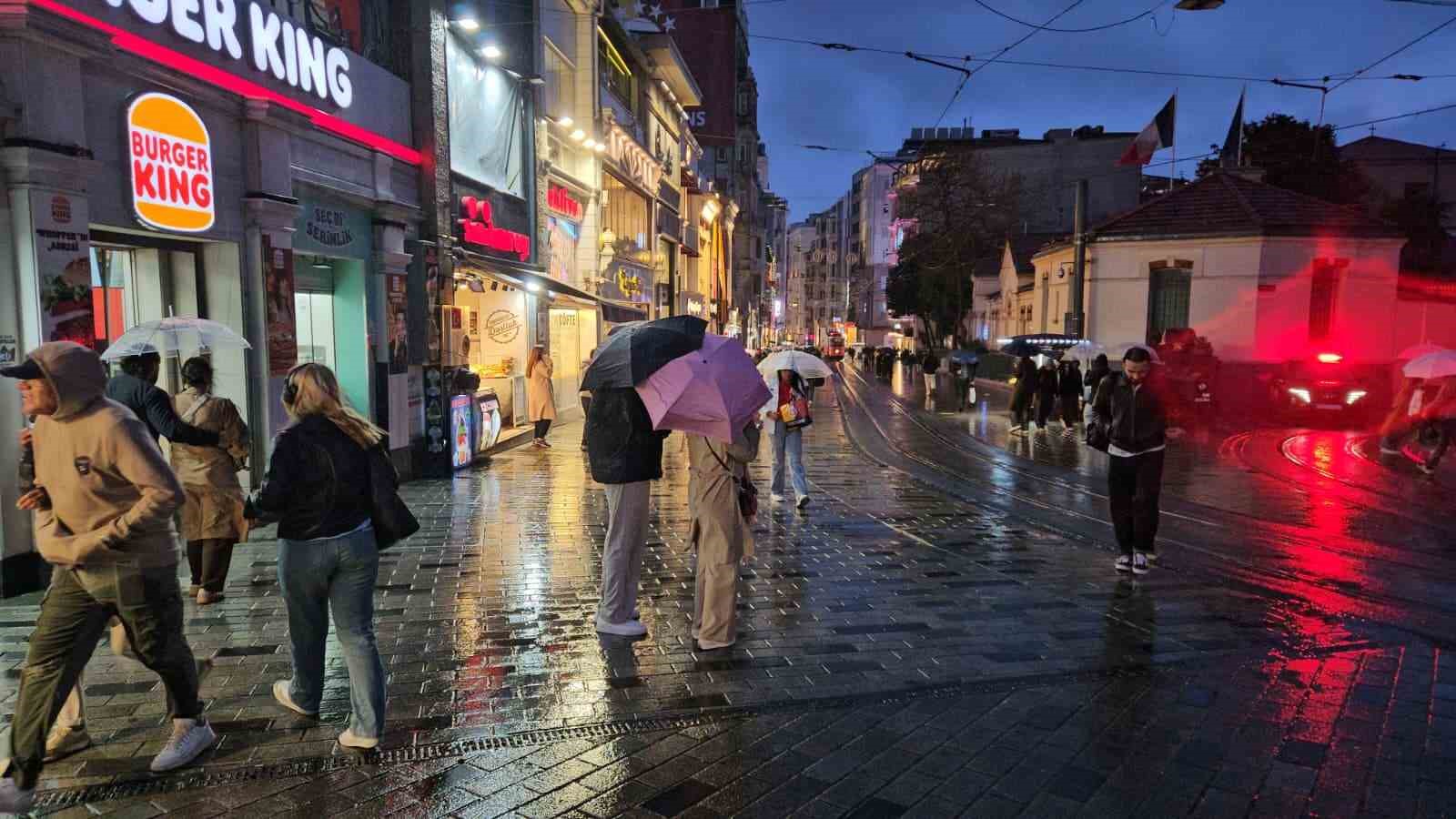 istanbulda uyarilarin ardindan saganak yagis basladi 3 hLJDQ8KH
