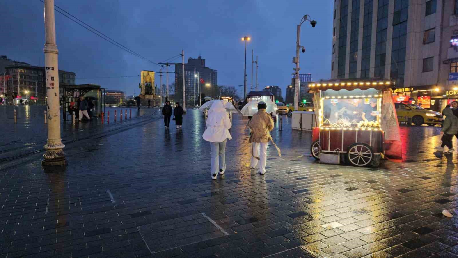 istanbulda uyarilarin ardindan saganak yagis basladi 4 1Ol1p1fq