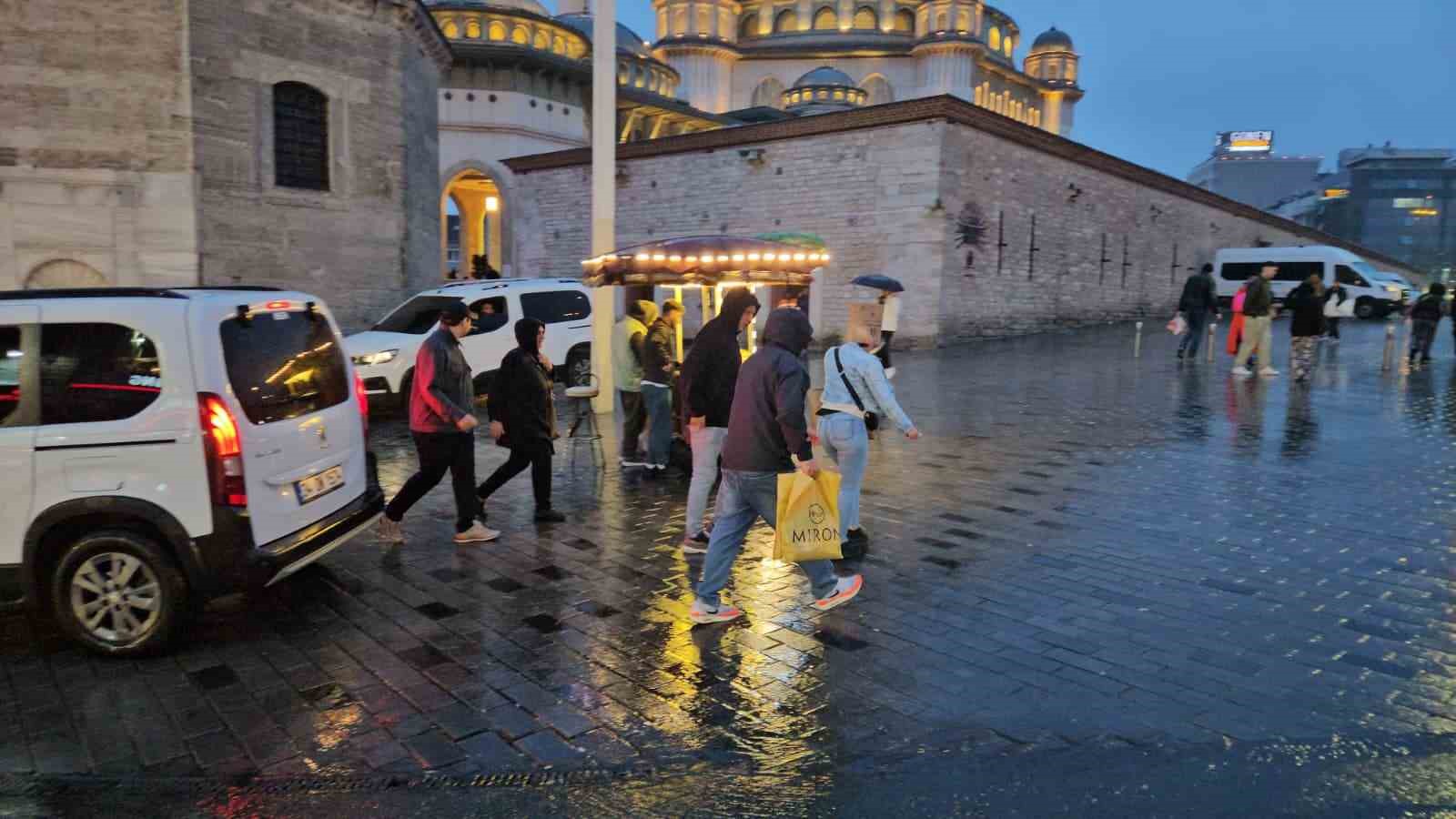 istanbulda uyarilarin ardindan saganak yagis basladi 5 CIaspymz