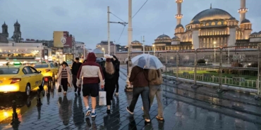 istanbulda-uyarilarin-ardindan-saganak-yagis-basladi-v1IexlIe.jpg