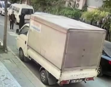istanbulda-uzerinden-1-milyonluk-ziynet-esyasi-cikti-takside-yakalandilar-suc-makinesi-kadinlar-kamerada-rpk5ncNI.jpg