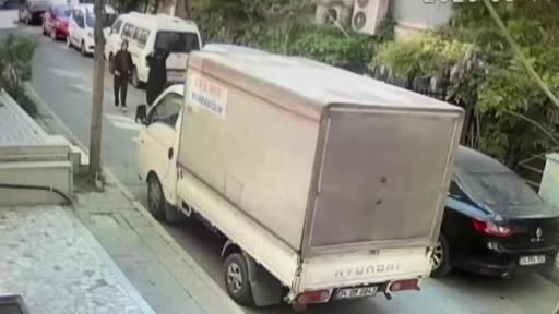 istanbulda-uzerinden-1-milyonluk-ziynet-esyasi-cikti-takside-yakalandilar-suc-makinesi-kadinlar-kamerada-rpk5ncNI.jpg