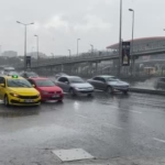 istanbulda-yagis-etkisini-artirarak-devam-ediyor-yagmura-hazirliksiz-yakalananlar-alt-gecide-sigindi-OjHGZXrT.jpg