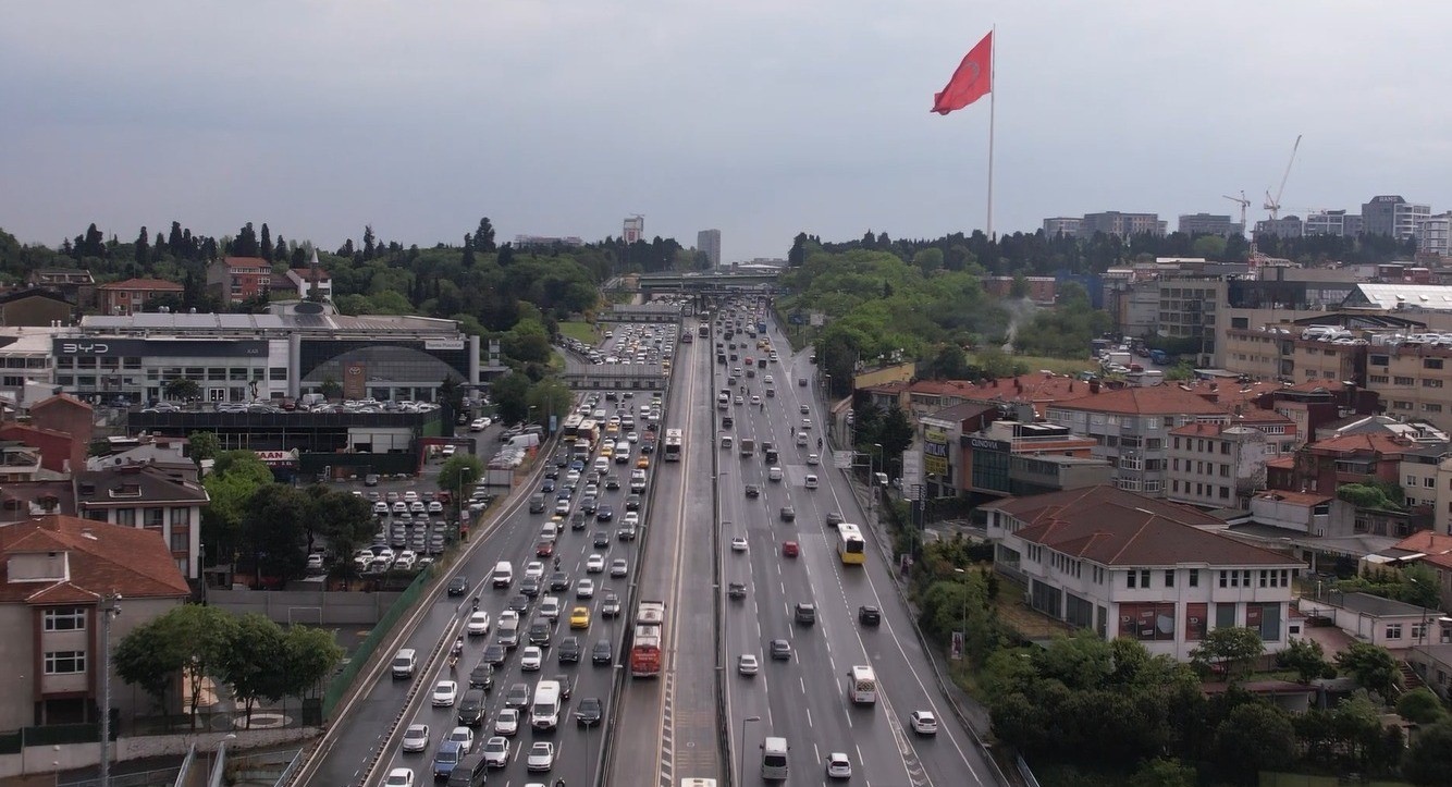 istanbulda yagmur ve mac trafigi 2 DiQtV24U