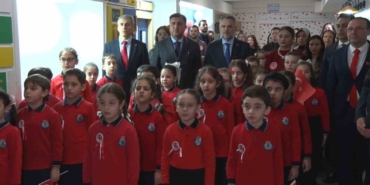 istanbulda-yariyil-tatilinin-ardindan-ders-zili-caldi-ilk-ders-bayrak-sevgisi-oldu-FPvigMJB.jpg