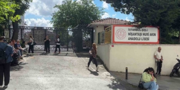 istanbulda-yks-heyecani-adaylar-sinava-kosarak-girdi-xbRhti5k.jpg