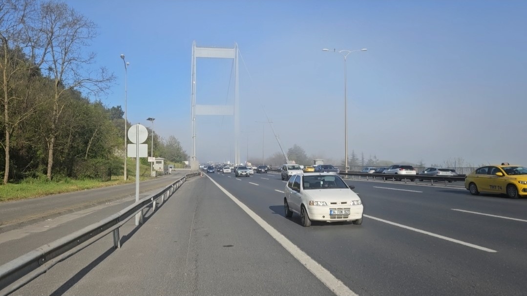 istanbulda yogun sis bogaz hatti trafige kapatildi 1 P3A7WE59