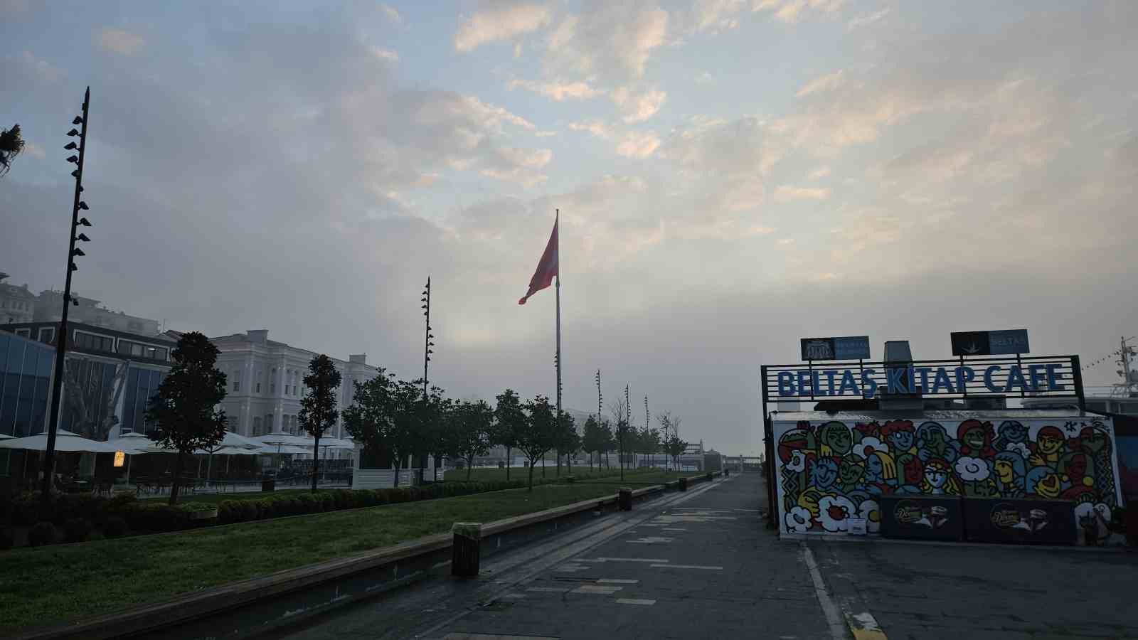 istanbulda yogun sis bogaz hatti trafige kapatildi 2 bCrjTLbM