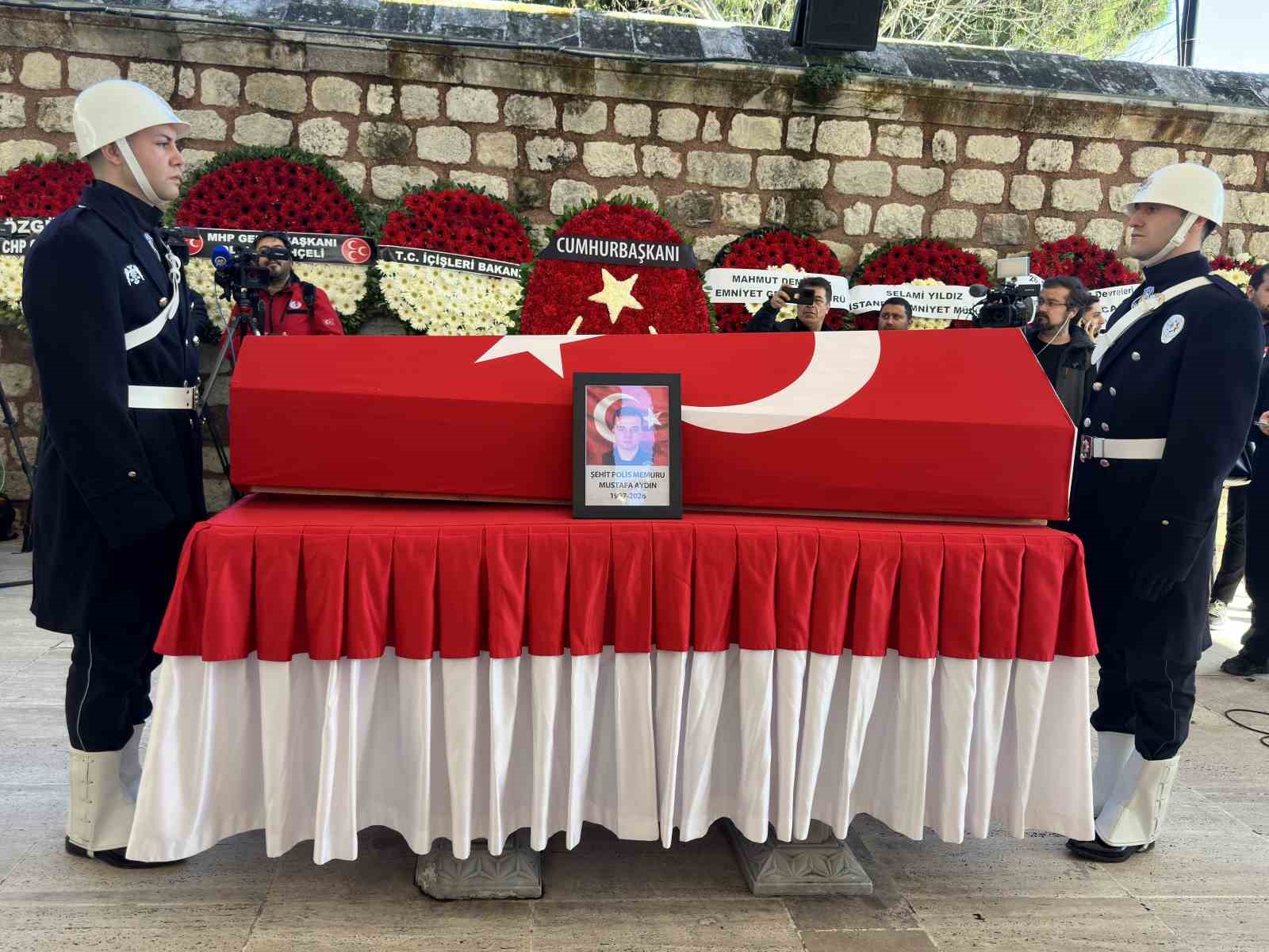 istanbuldaki kazada sehit olan polis memuru son yolculuguna ugurlandi 2 pkwXa1QQ