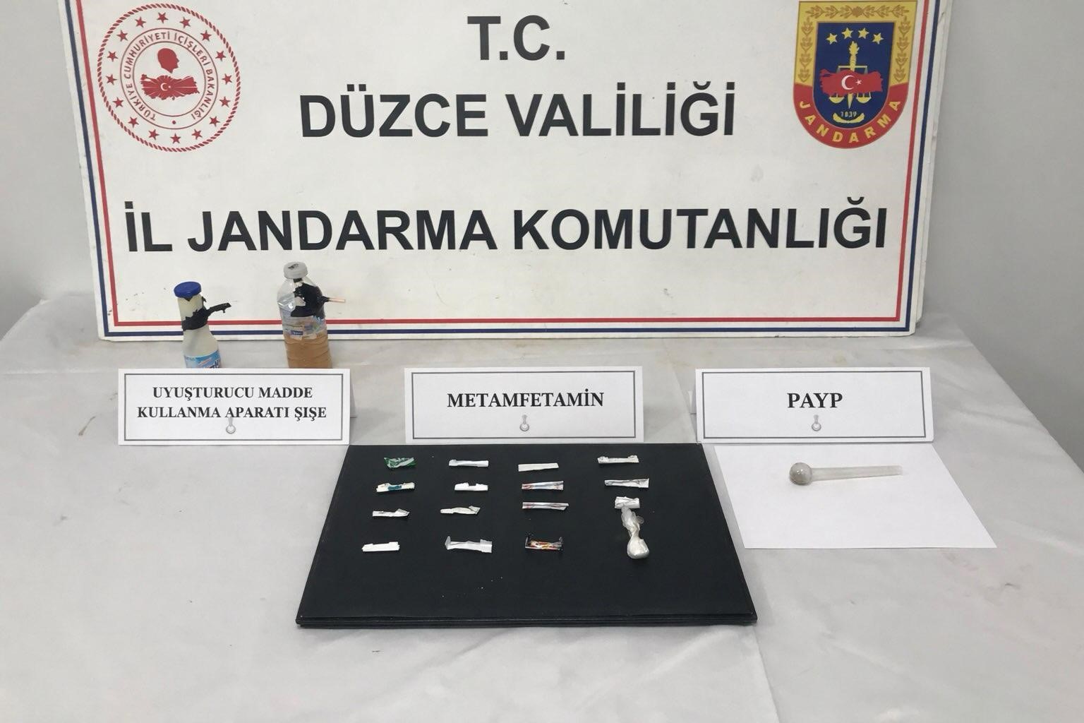 istanbuldan aldigi uyusturucu maddeleri duzcede satacagi ogrenilen sahis yakalandi 0 dKQKw9I6