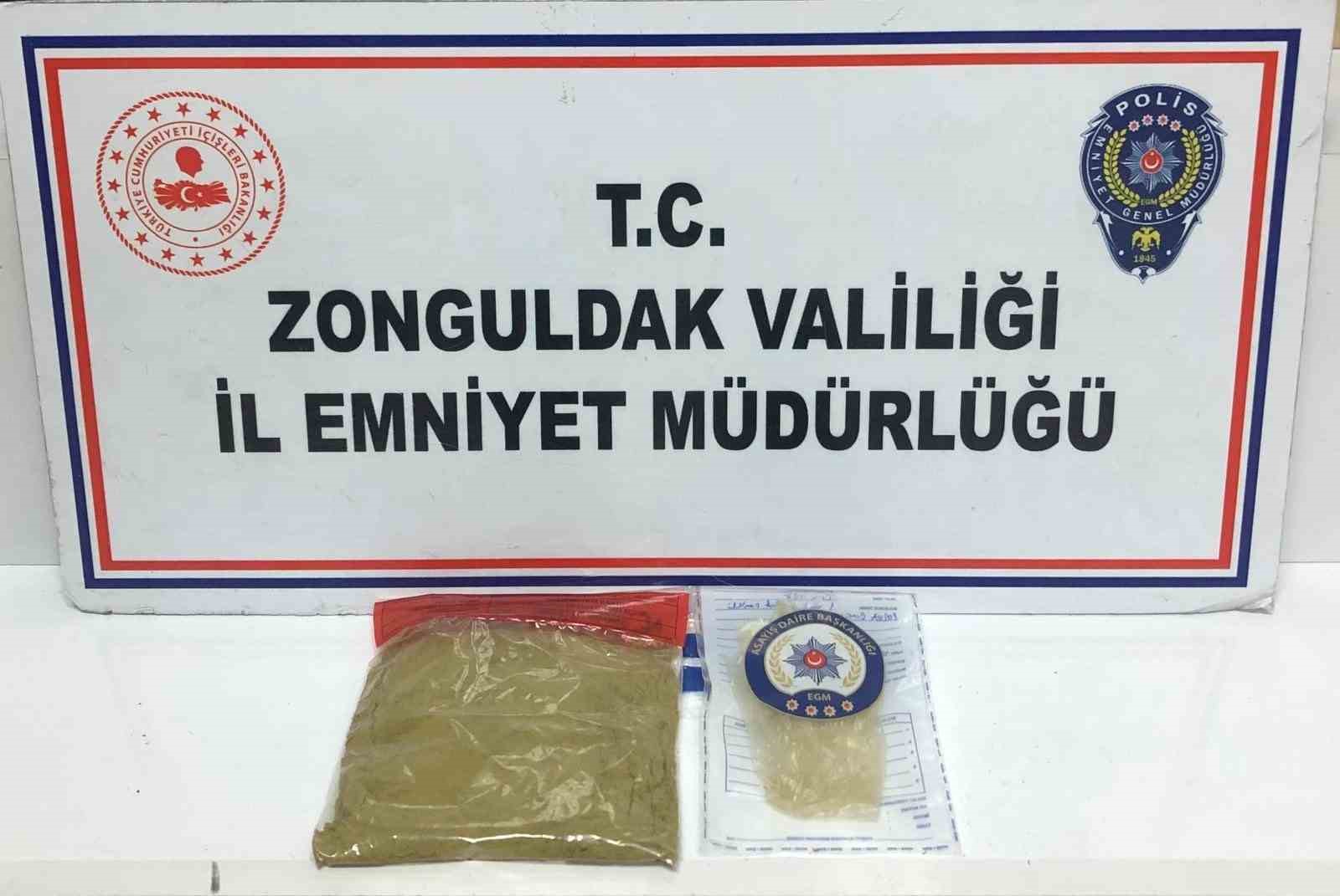 istanbuldan eregliye 3 bin adet extacy uyusturucu getiren sevgililer yakalandi 2 rEpbtnNS