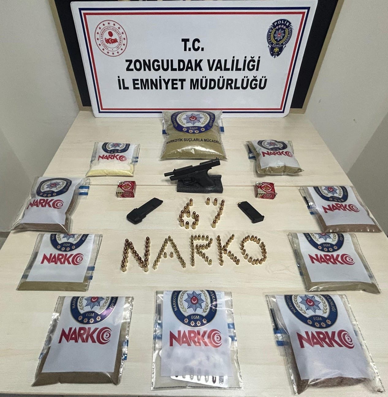 istanbuldan eregliye 3 bin adet extacy uyusturucu getiren sevgililer yakalandi 3 jgUTecMY