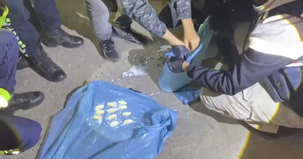 İstanbul’dan Gaziantep’e uyuşturucu sevkiyatına jandarma darbesi: 3 şahıs tutuklandı 7 istanbuldan gaziantepe uyusturucu sevkiyatina jandarma darbesi 3 sahis tutuklandi 3 E89POXUO