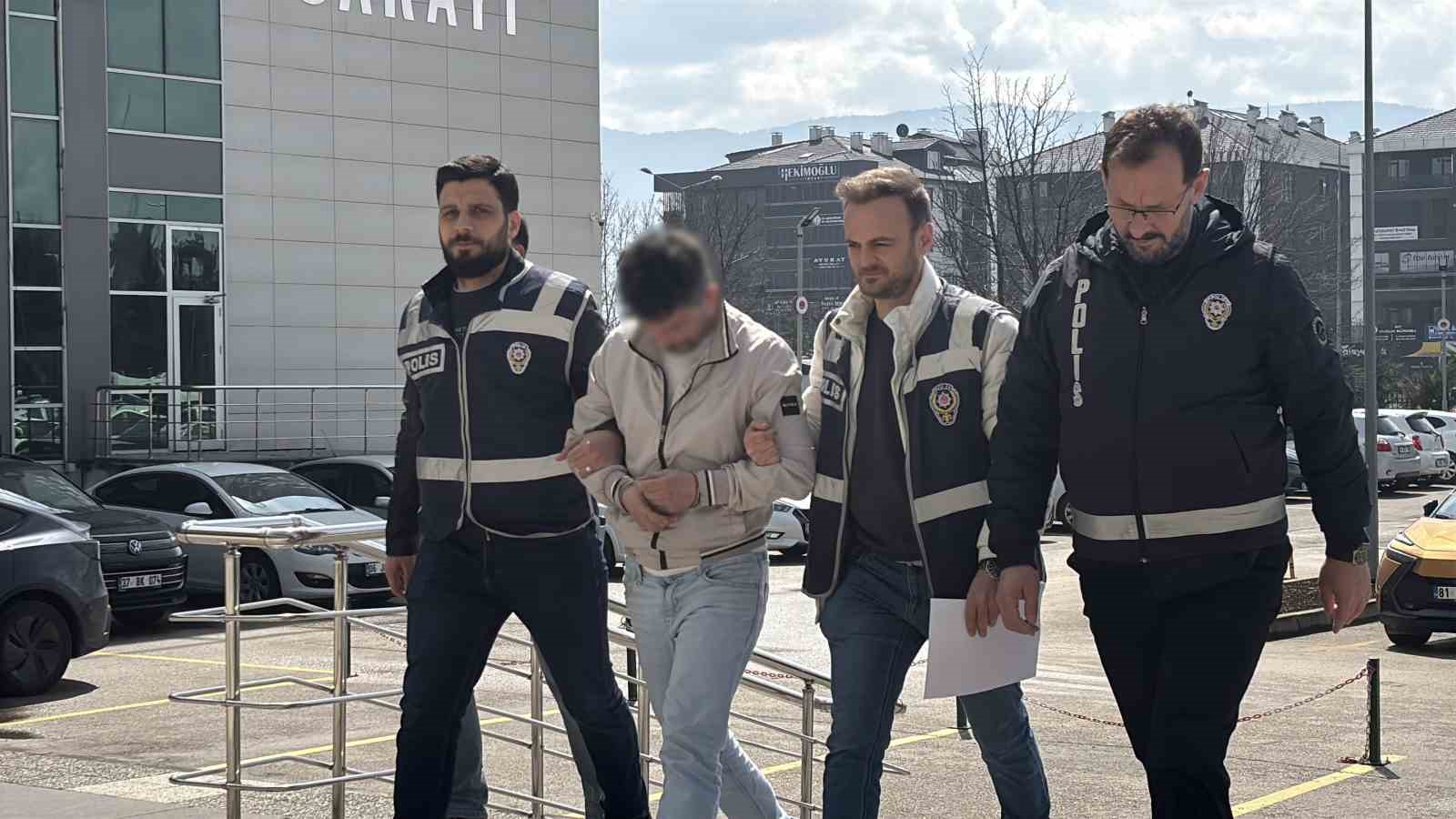 istanbuldan gelip boluda iki kadini dolandirdi kacis plani temde bozuldu 0 Iubvm5sJ